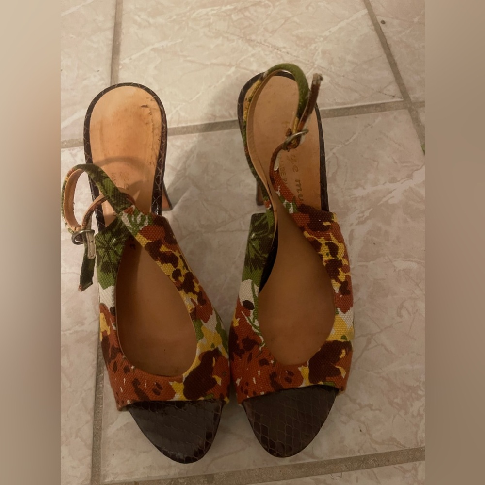 Bettye Muller, cloth front leather heel high heel. Size 40. Made in Italy.